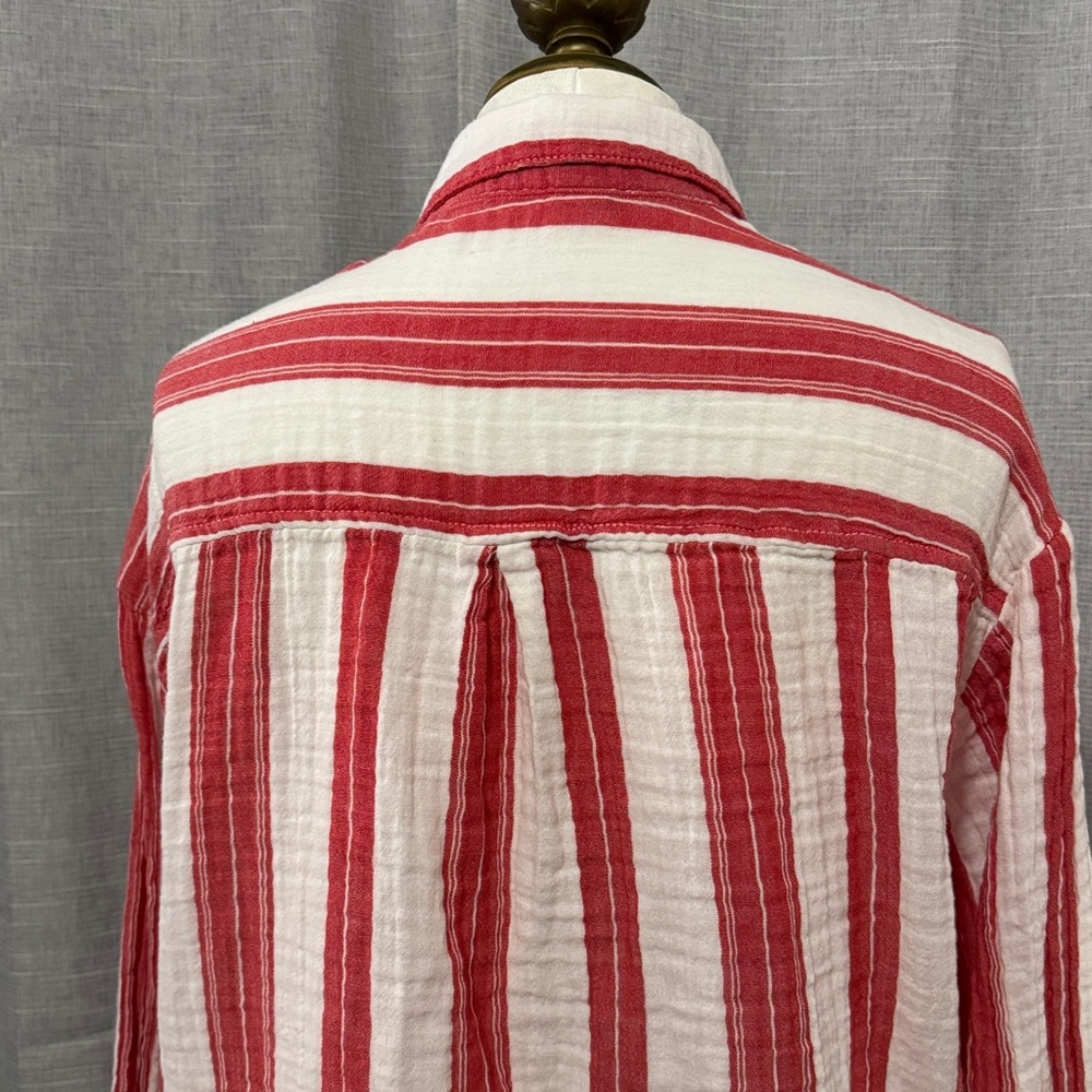Old Navy Cotton Button Up Shirt-S-Red/White Striped-Notched Sides-Textured EUC - Picture 9 of 15